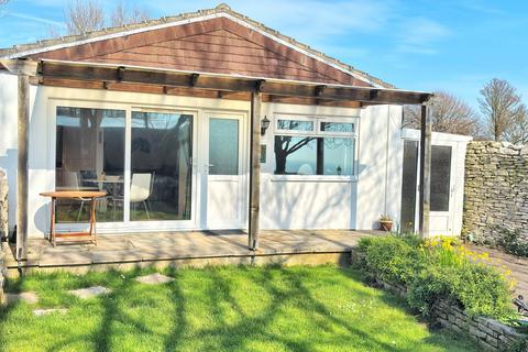 2 bed property, in Cove Park, £70,000