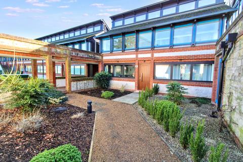 1 bed property, in Four Ashes Road, £260,000