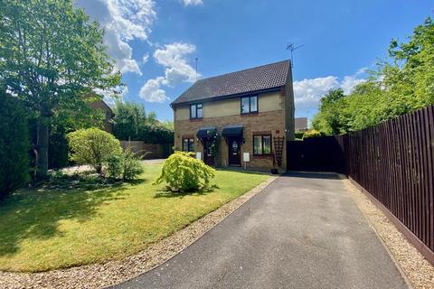 2 bed property, in Hoylake Drive, £210,000