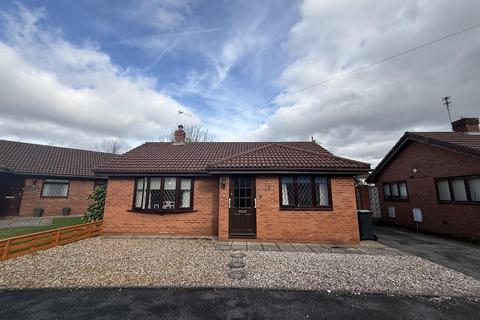 2 bed property, in Northridge Road, £250,000