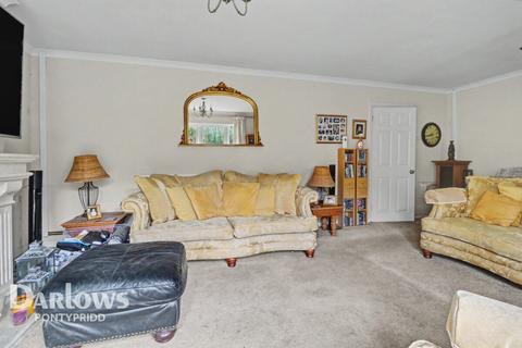 4 bed property, in Nant Y Dall Avenue, £375,000