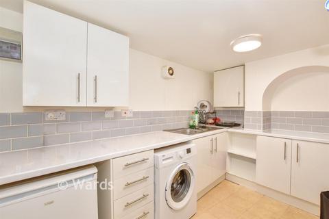 1 bed property, in Ashford Road, £90,000
