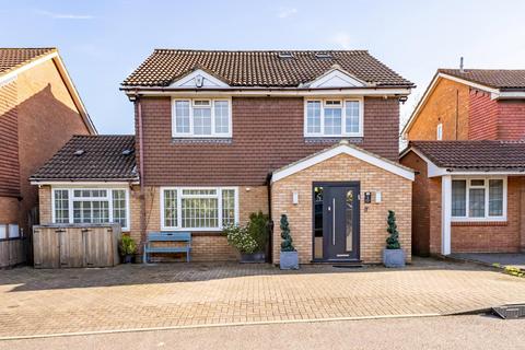 6 bed property, in Tilehouse Close, £1,125,000