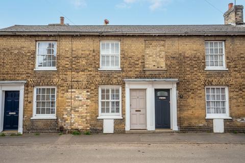 2 bed property, in High Street, £280,000