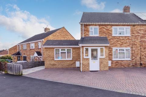 4 bed property, in Queensway, £535,000