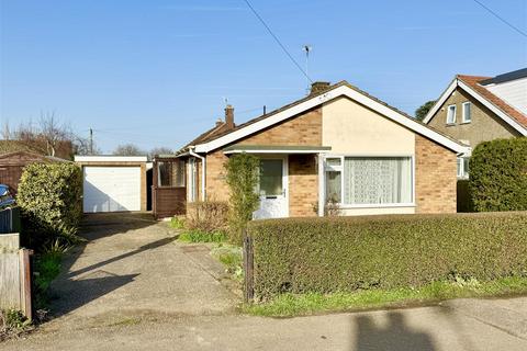 2 bed property, in Recreation Road, £200,000