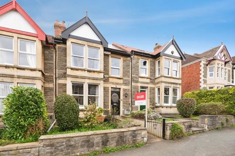 3 bed property, in Hawkesbury Road, £520,000
