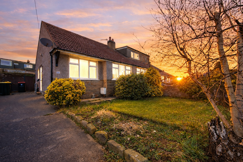 2 bed property, in Beech Road, £225,000