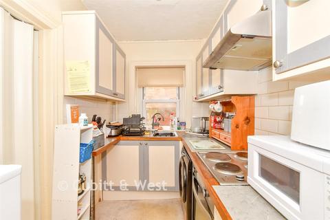 1 bed property, in Marine Drive West, £125,000