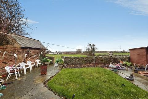 3 bed property, in Fountain Street, £270,000