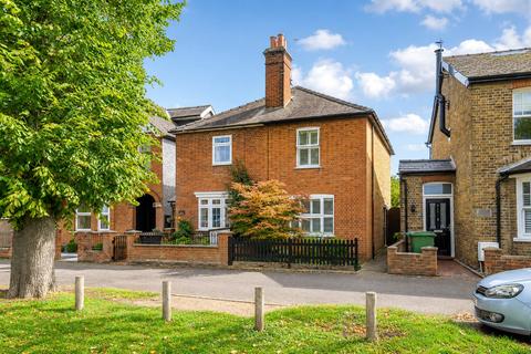 2 bed property, in Back Green, £570,000