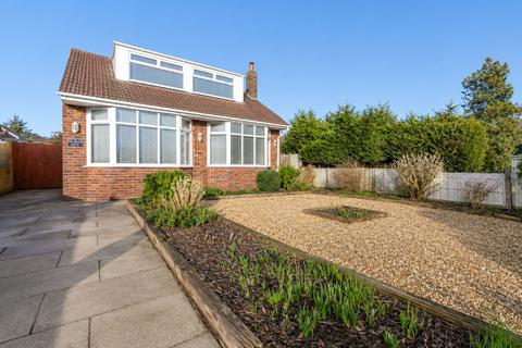 4 bed property, in Square Lane, £200,000