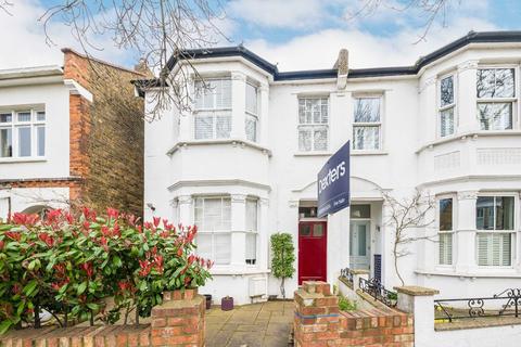 2 bed property, in Whitton Road, £735,000