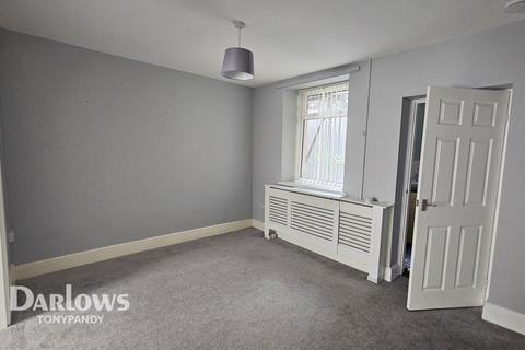 3 bed property, in Elm Street, £130,000