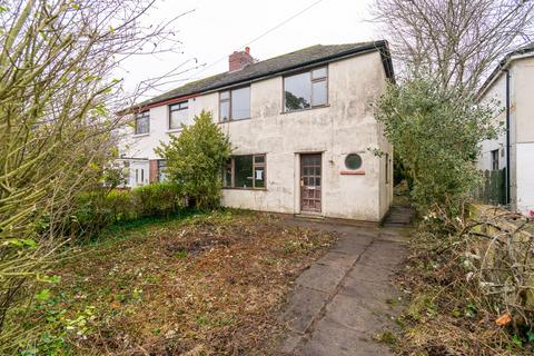 3 bed property, in Castle Lane, £180,000
