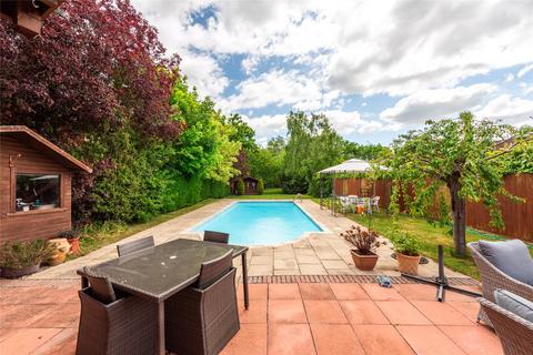 5 bed property, in Wellhayes, £995,000