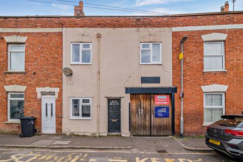 3 bed property, in Wellington Road, £160,000