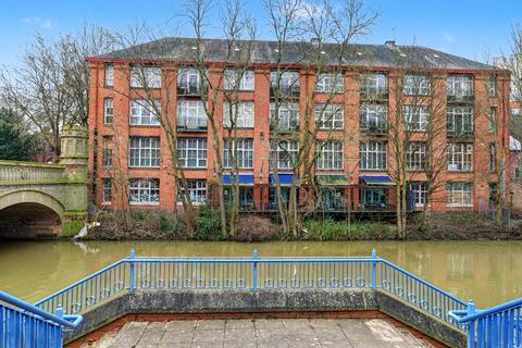 1 bed property, in The Newarkes, £50,000