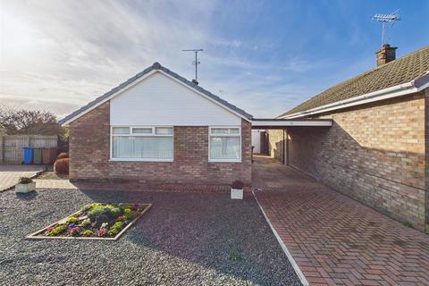 2 bed property, in Danescroft, £199,500