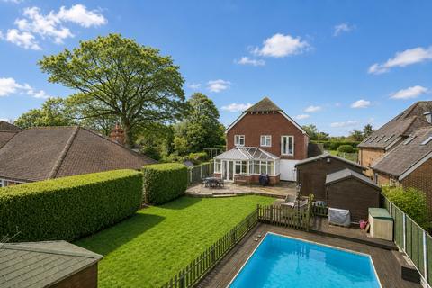 4 bed property, in Canterbury Road, £600,000