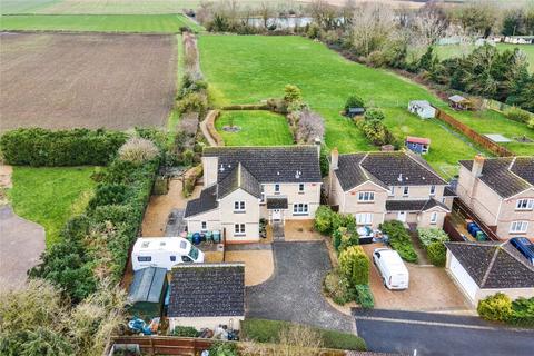 5 bed property, in Cathedral View, £795,000
