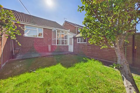 2 bed property, in Trentham Close, £165,000