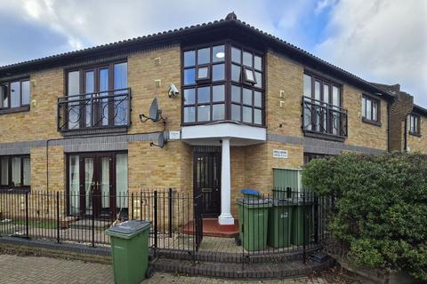 2 bed property, in 24 Pitfield Crescent, £150,000