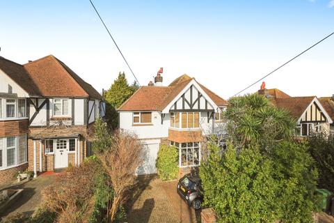 4 bed property, in Ashburnham Road, £775,000