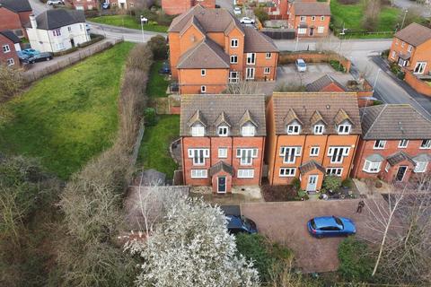 5 bed property, in Withy Bank, £500,000