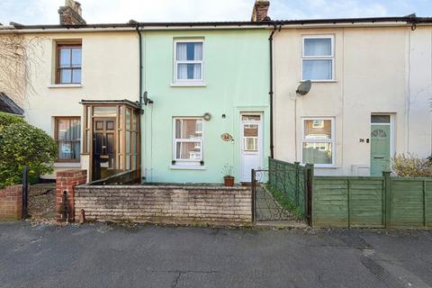 2 bed property, in Queenstown Road, £260,000