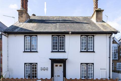 4 bed property, in Yarmouth, £375,000