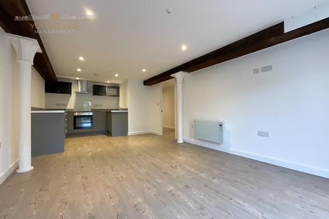 2 bed property, in Kiln Court, £140,000