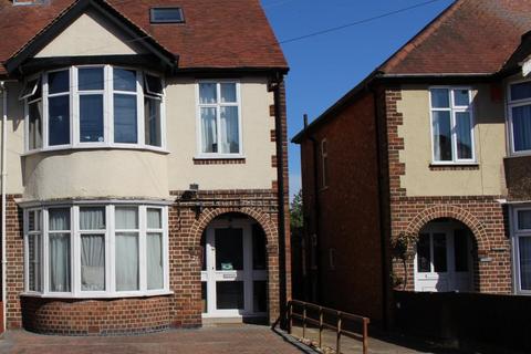 5 bed property, in White Road, £750,000