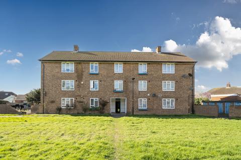 2 bed property, in Norwood Close, £330,000