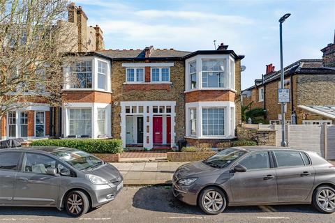 3 bed property, in Bangalore Street, £675,000