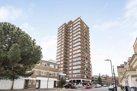 2 bed property, in Charles Gardner Court, £475,000