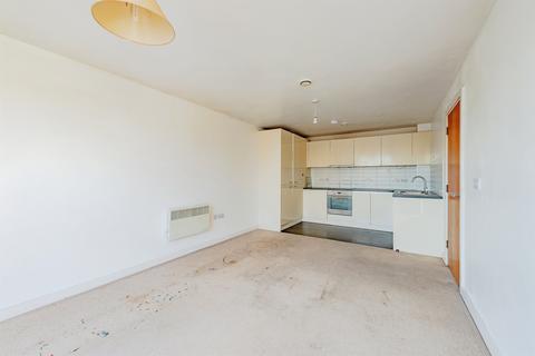 2 bed property, in Queensway, £200,000