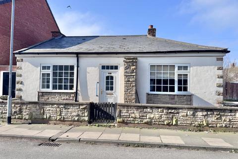 2 bed property, in Bowman Street, £120,000