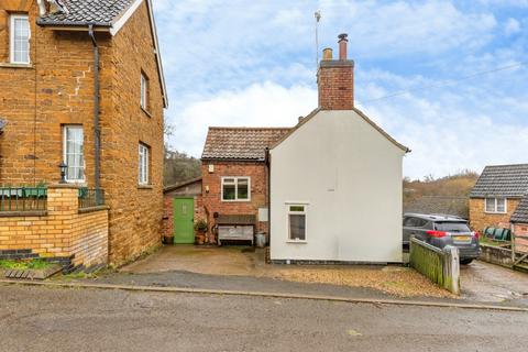 3 bed property, in Main Street, £270,000