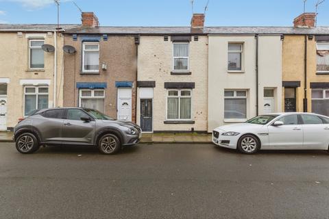 2 bed property, in Everett Street, £50,000