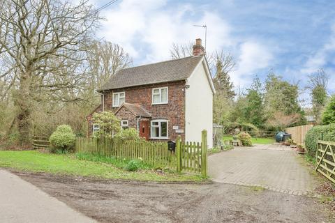 3 bed property, in Bodymoor Heath, £350,000