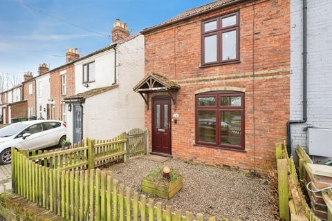 2 bed property, in Fakenham Road, £185,000