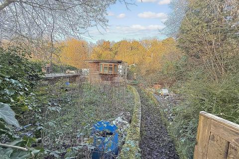 Studio, in Ridge Lane, £350,000