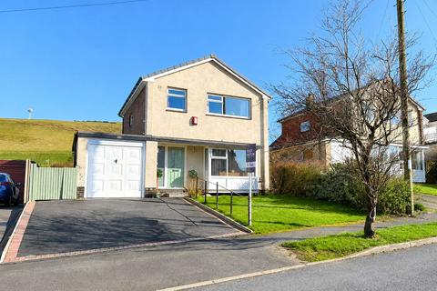 3 bed property, in Heightside Avenue, £325,000