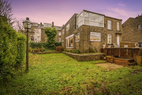 4 bed property, in Brunswick Street, £300,000