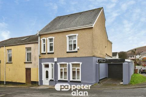 3 bed property, in Chapel Street, £240,000