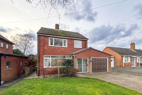 3 bed property, in Autumn Close, £295,000