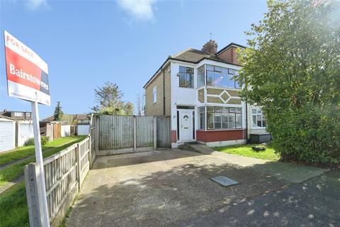 3 bed property, in Wilton Drive, £485,000