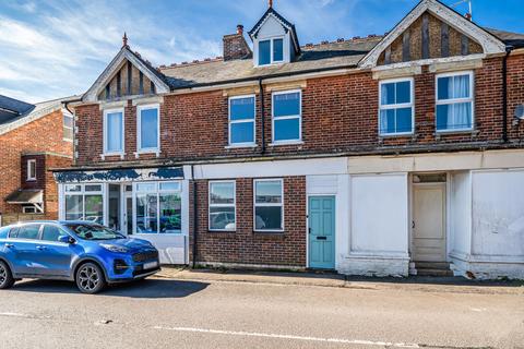 3 bed property, in Sparrows Green, £395,000