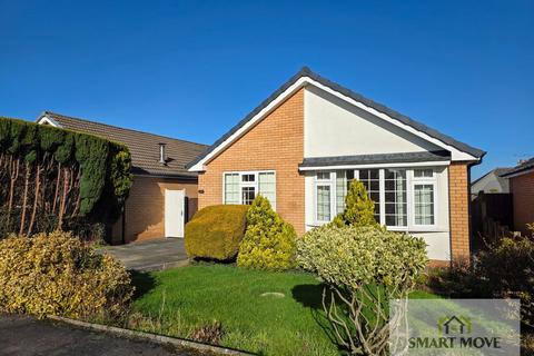 2 bed property, in Holly Grove, £265,000